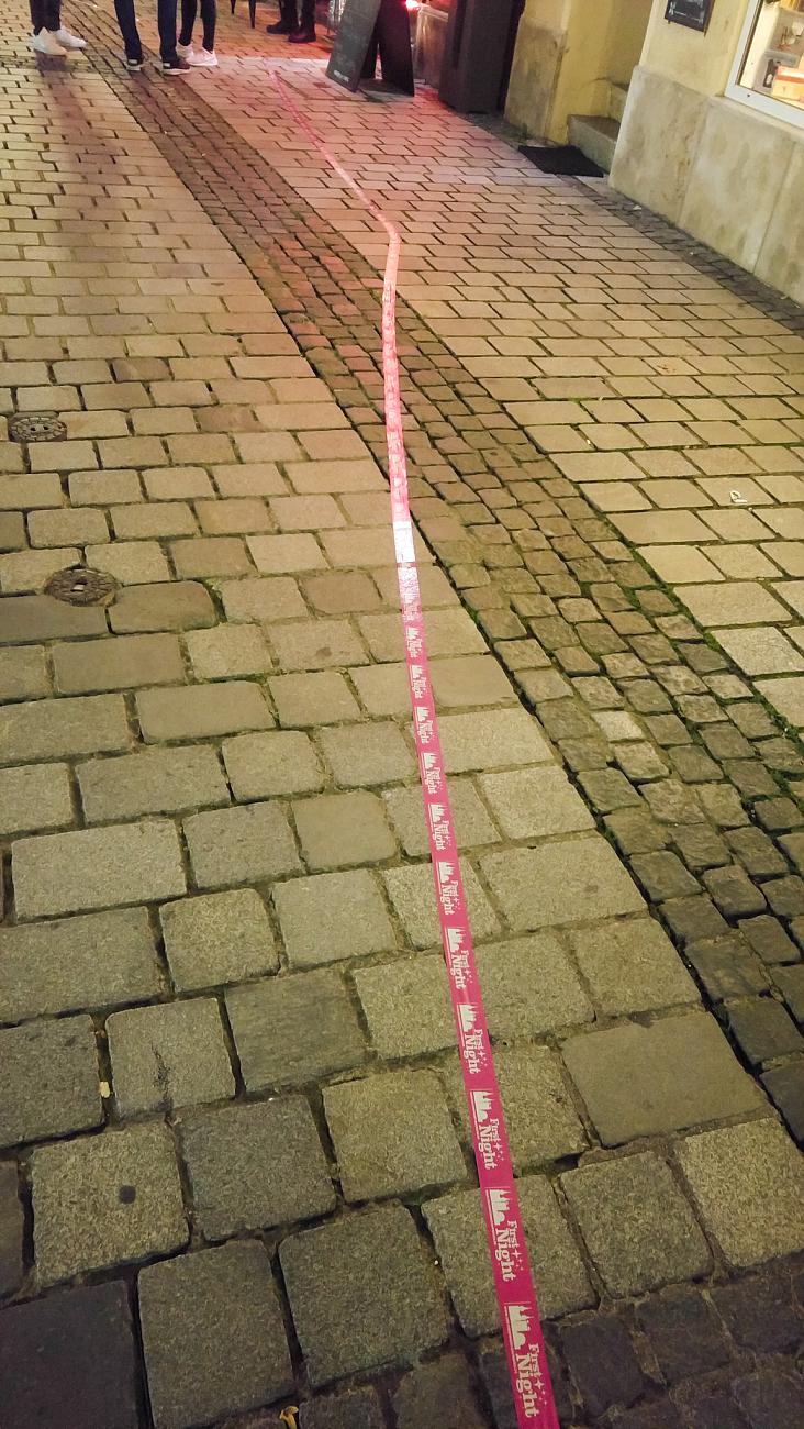 Foto: Martin Zehrer - Bayreuth bei Nacht. Am 12. Oktober 2019 gabs hier das First-Night-Event. Anhand einer durch Bayreuth führenden roten Linie konnte man erkennen, welche Lokalitäten am Even 