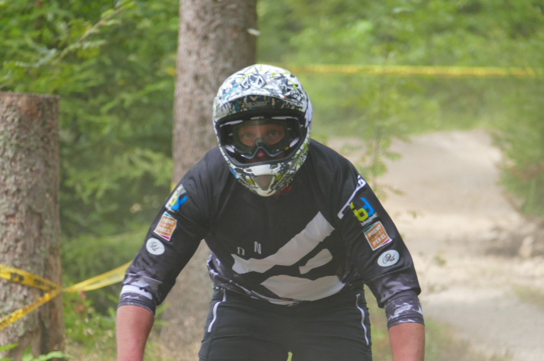 Foto: Martin Zehrer - Den Ochsenkopf hinunter rasen ;-)<br />
<br />
Heute ist Training und Startplatz-Rausfahren für morgen. Dieser Lauf zählt zur Enduro one Serie und wird auf der Downhillstrecke am O 