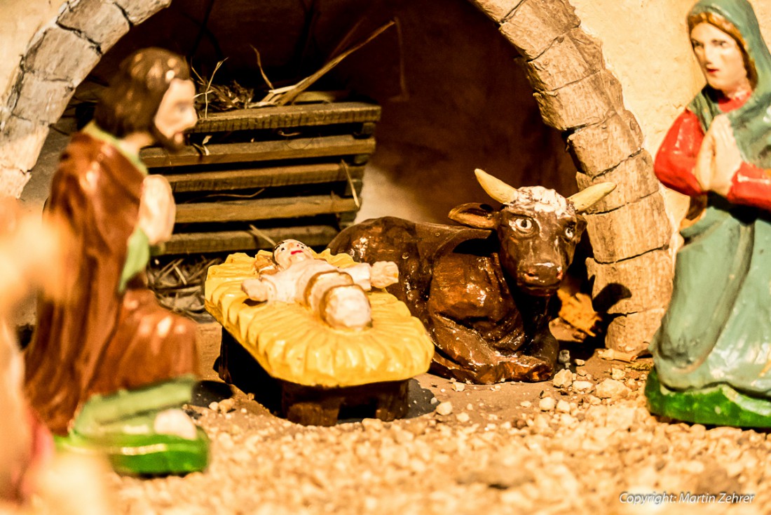 Foto: Martin Zehrer - Maria und Josef mit dem Christkind in der Krippe. Krippenschau in Plößberg bei Tirschenreuth. 29. November 2015 