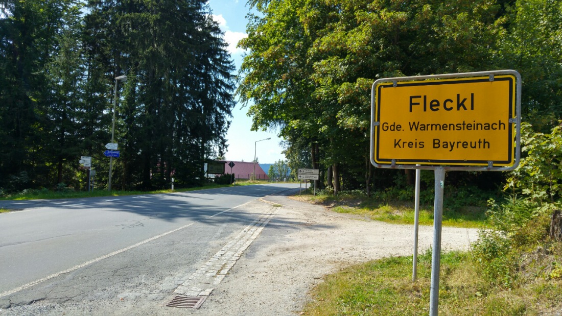 Foto: Martin Zehrer - Radtour zum Ochsenkopf an einem wunderschönen Herbst-Sonntag - angekommen in Fleckl, unterhalb des Ochsenkopfes im Fichtelgebirge 