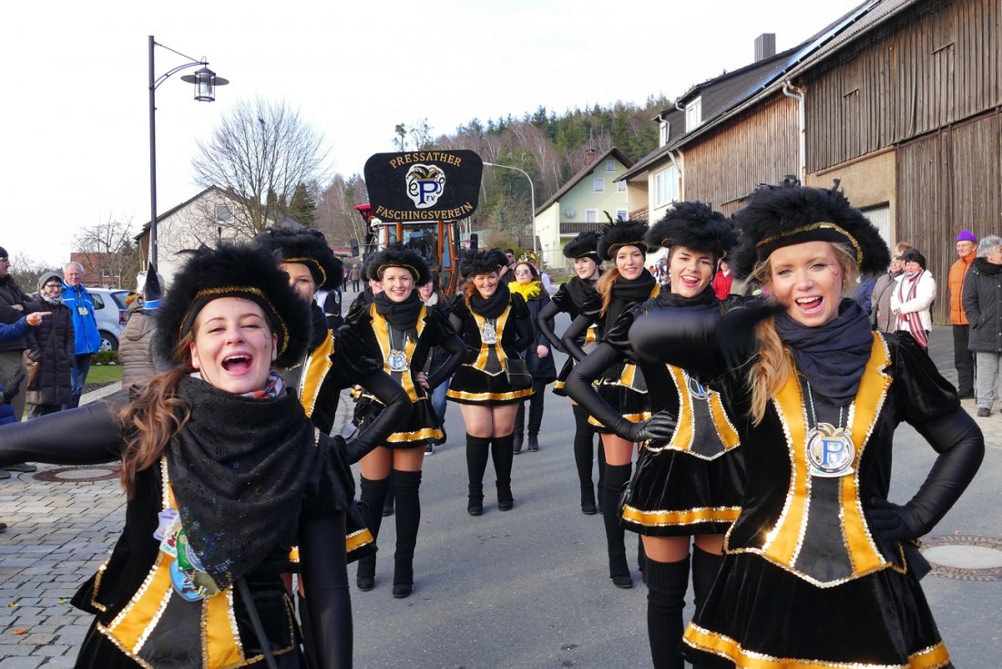 Foto: Martin Zehrer - Pressather Faschingsverein<br />
<br />
44. Faschingszug durch Waldeck am 7. Februar 2016!<br />
<br />
Tanzen, lachen und Gaudi machen ;-)<br />
<br />
Viele Gaudiwagen und unzählige Besucher trafen  