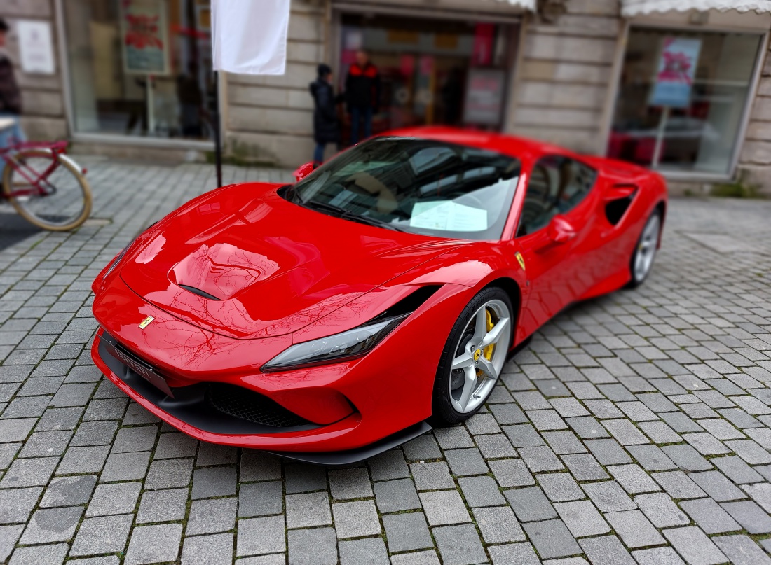 Foto: Martin Zehrer - WooooW - Ferrari, gesehen in Bayreuth...<br />
<br />
530kw/720PS<br />
0-100 in 2,9 Sekunden<br />
Vmax über 340km/h<br />
Preis 308.000 Euro<br />
Erstzulassung Nov. 2020 