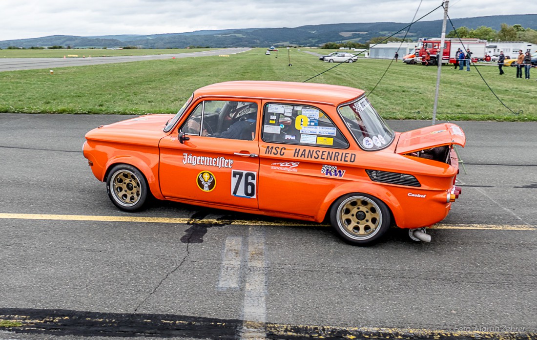 Foto: Martin Zehrer - Flugplatz-Slalom 2015 bei Bindlach. Ein Energiebündel beim Start... 