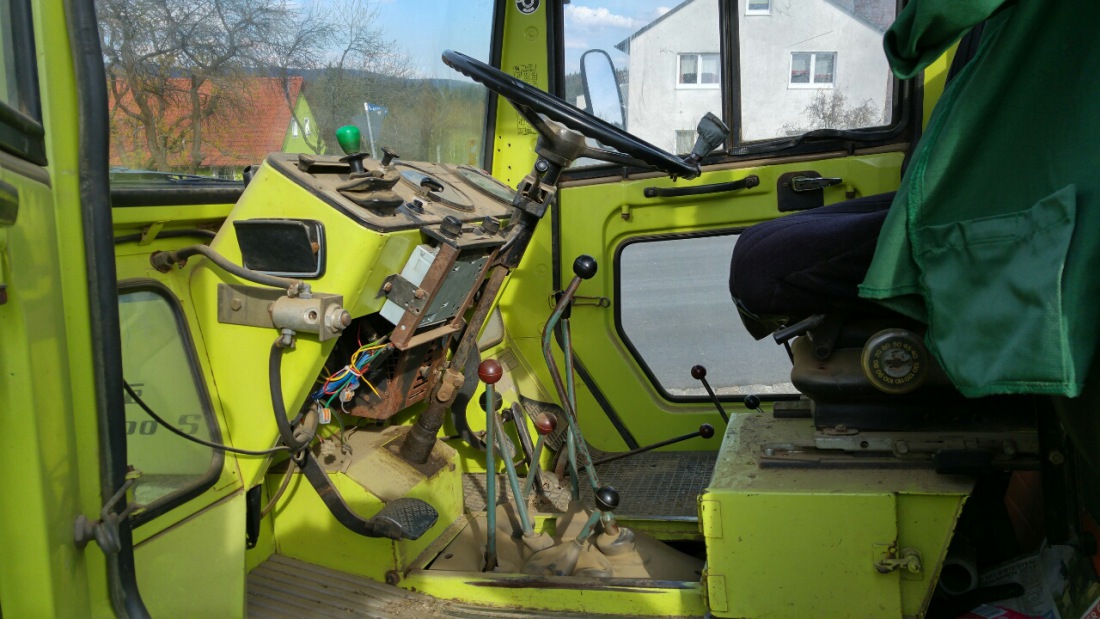 Foto: Martin Zehrer - MB-Truck von innen... Gesehen in Godas beim Maibaum-Aufstellen... Es ist den Albert der seinige ;-) 