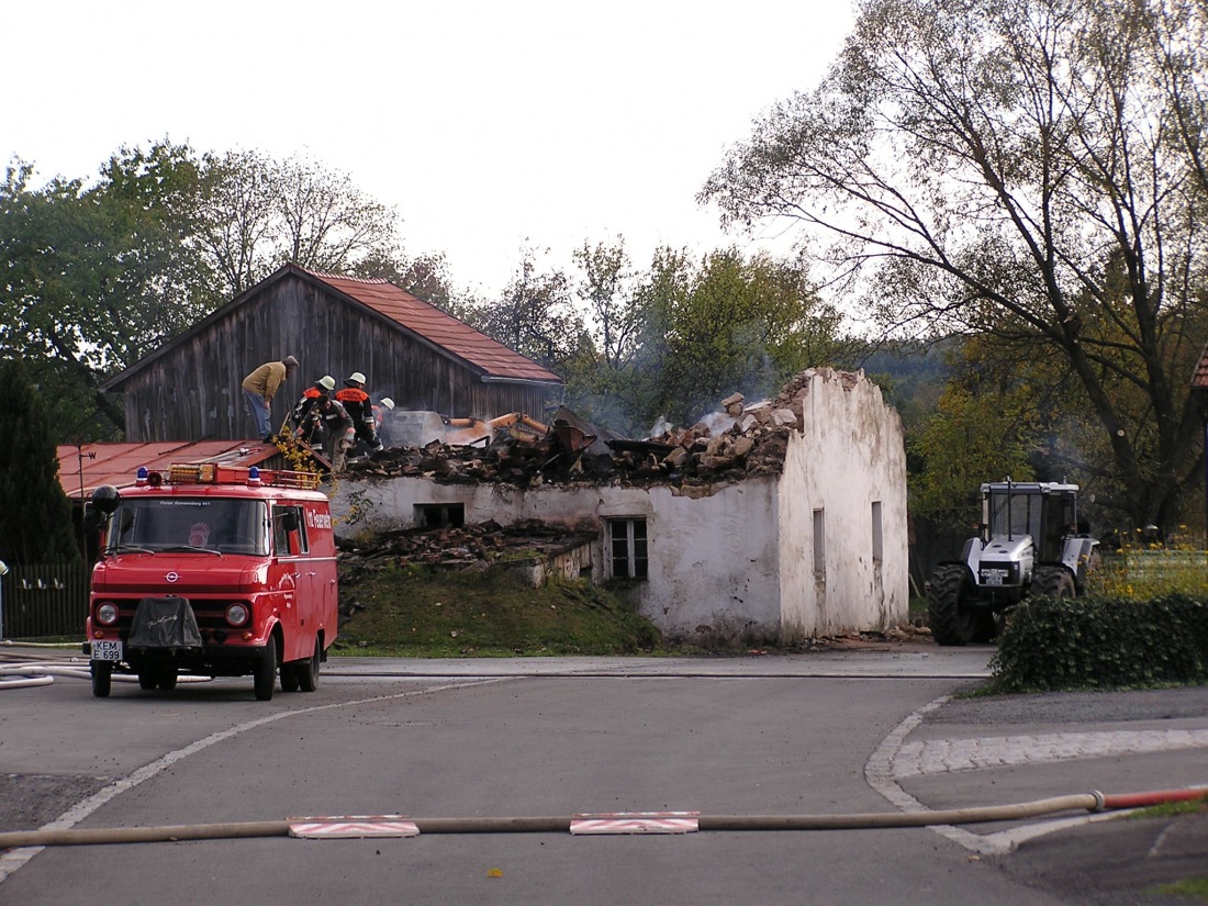 Foto: Martin Zehrer - Bis auf die Mauern brannte im Oktober 2003 das älteste Haus in Köglitz, das Legathenhäusl, in Köglitz nieder. 