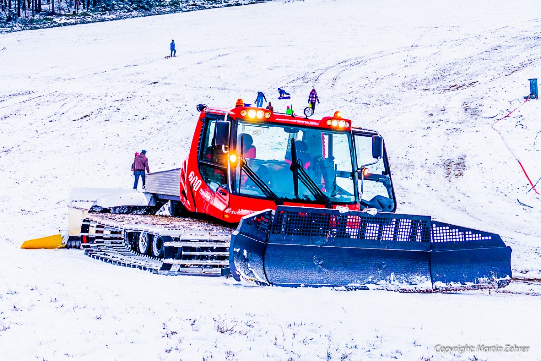 Foto: Martin Zehrer - Die Pistenraupe vom Mehlmeisler Skilift... Mit ihr wird die Abfahrt für die Skifahrer perfekt präpariert. Wir durften eine Runde mit über den steilen Abhang hoch und wied 