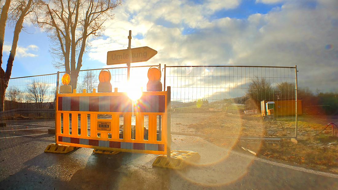 Foto: Martin Zehrer - Sonnige Baustellen-Idylle in Erbondorf am 25.12.2020 um ca. 15:00Uhr<br />
<br />
Anderswo wars nur bewölkt... Temperatur um die 0 Grad. 