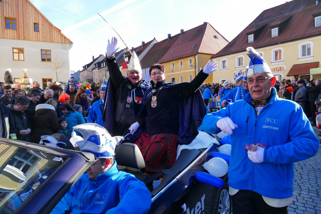 Foto: Martin Zehrer - 44. Faschingszug durch Waldeck am 7. Februar 2016!<br />
<br />
Tanzen, lachen und Gaudi machen ;-)<br />
<br />
Viele Gaudiwagen und unzählige Besucher trafen in Waldeck aufeinander.<br />
Die M 