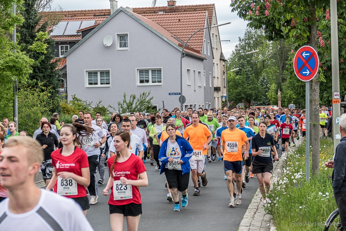 Foto: Martin Zehrer - Nofi-Lauf 2017: Start am Stadtplatz und Ziel beim Siemens... 5,9 Kilometer durch Kemnath und rund herum. Mehr als 8000 Teilnehmer fanden sich in Kemnath zusammen um die S 