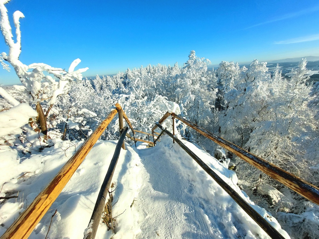 Foto: Martin Zehrer - Wunderschöne Winterzeit am 13. Dezember 2022, am Waldstein.<br />
<br />
Es war ein extrem sonniger, klarer Tag am Waldstein im Fichtelgebirge.<br />
Die Temperatur ging von Früh -16 Gr 