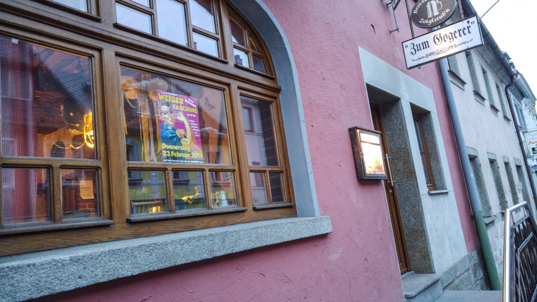 Foto: Martin Zehrer - Zoiglwirtschaft ZUM GOGERER in Floß... Klick aufs Bild und guck Dir mal die Monster-Currywurst an ;-) 