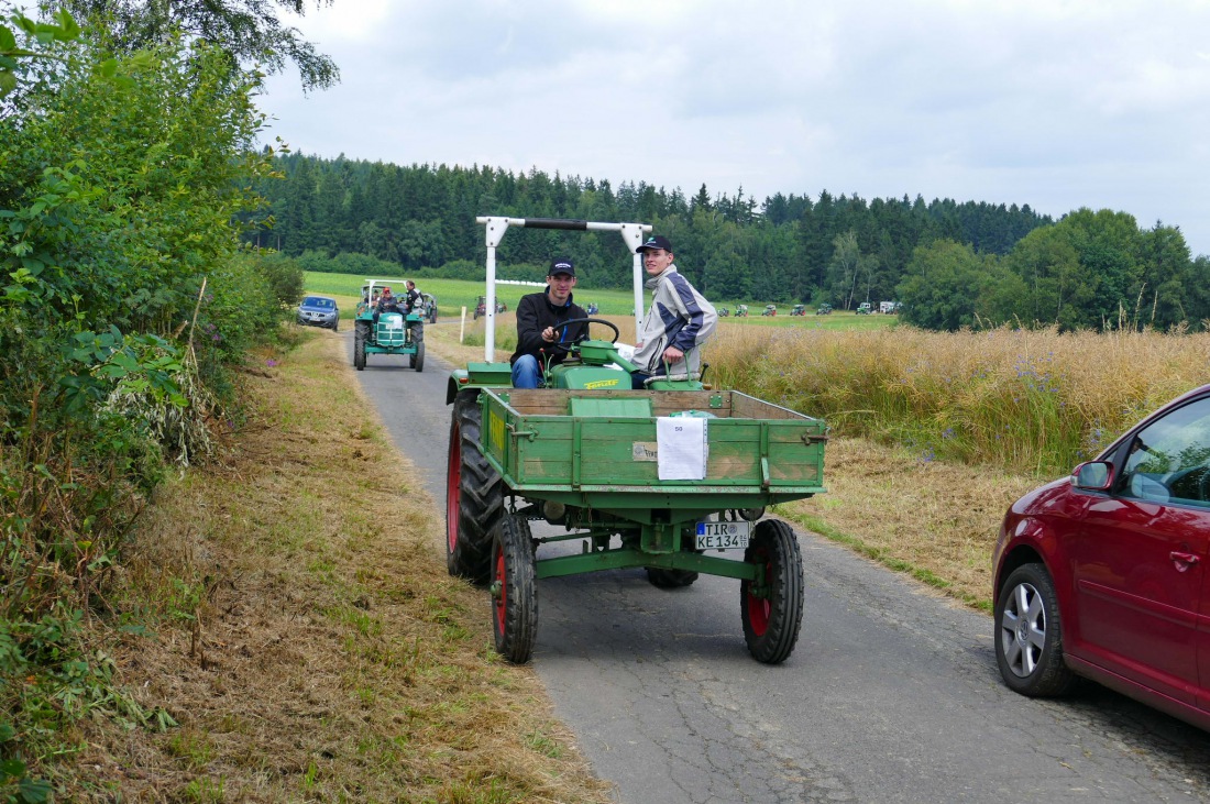 Foto: Martin Zehrer - Traktortreffen 2016 in Oberwappenöst<br />
Trotz Regen am Vormittag kamen an diesem Sonntag ca. 120 Oldtimer-Bulldogs und unzählige Besucher. Zum Mittag hin klarte das Wetter  