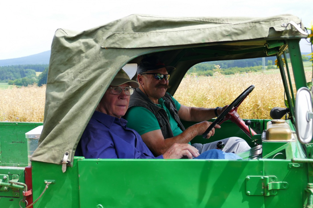 Foto: Martin Zehrer - Traktortreffen 2016 in Oberwappenöst<br />
Trotz Regen am Vormittag kamen an diesem Sonntag ca. 120 Oldtimer-Bulldogs und unzählige Besucher. Zum Mittag hin klarte das Wetter  