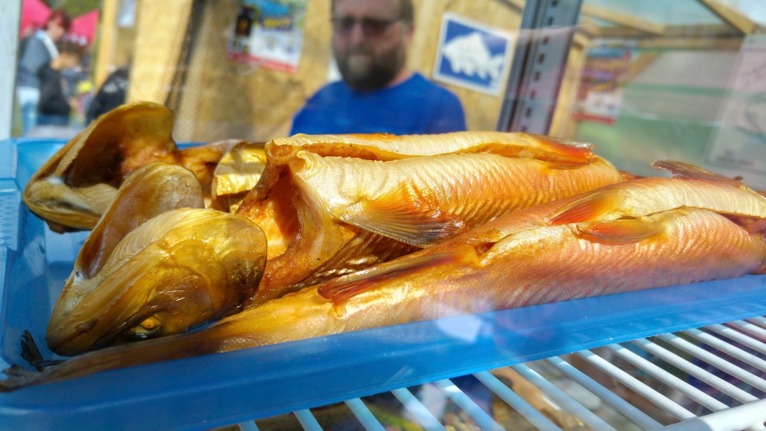 Foto: Martin Zehrer - Köstlichkeiten bei der Eröffnung Erlebniswochen Fisch in Kemnath 