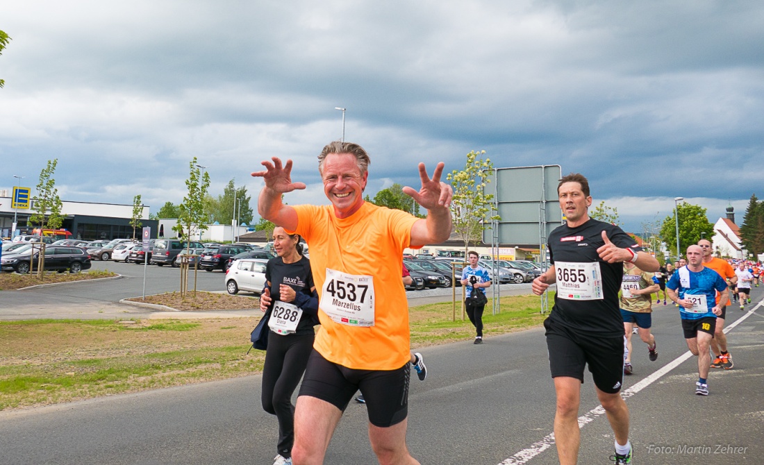 Foto: Martin Zehrer - Nofi-Lauf 2017: Start am Stadtplatz und Ziel beim Siemens... 5,9 Kilometer durch Kemnath und rund herum. Mehr als 8000 Teilnehmer fanden sich in Kemnath zusammen um die S 