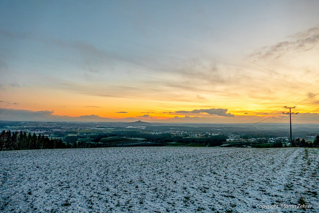 Foto: Martin Zehrer - Feierabend - Der Blick von Babilon in Richtung Rauher Kulm, der am Horizont zu erkennen ist. 22. November 2015 - Unterhalb ist die Gaststätte zur schönen Aussicht... ;-) 