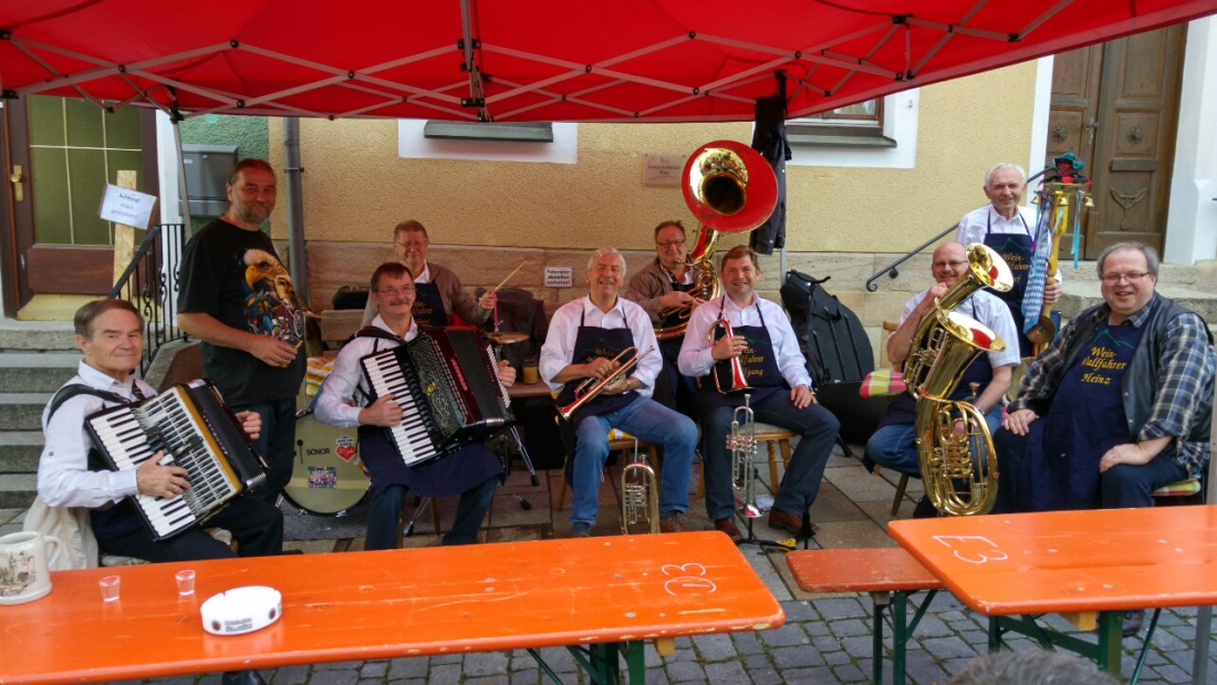 Foto: Martin Zehrer - Die Musik ist da - beim Houderer-Zoigl auf dem Kneipenfestval in Kemnath :-) 