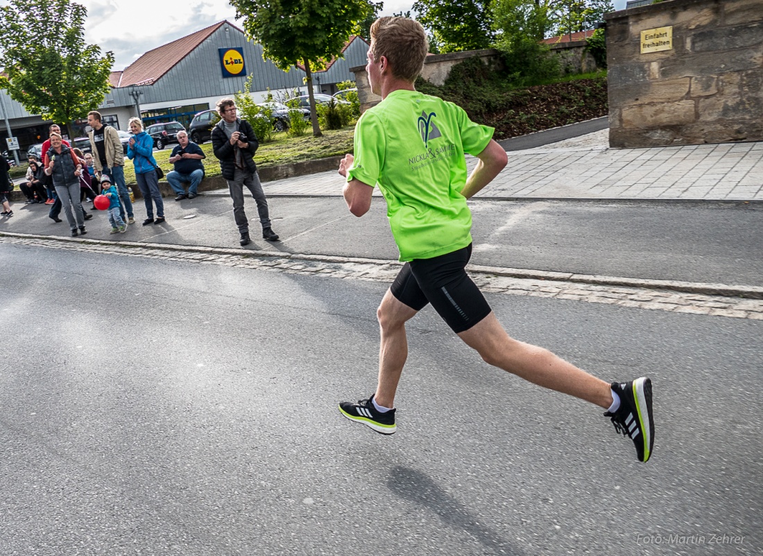 Foto: Martin Zehrer - Nofi-Lauf 2017: Start am Stadtplatz und Ziel beim Siemens... 5,9 Kilometer durch Kemnath und rund herum. Mehr als 8000 Teilnehmer fanden sich in Kemnath zusammen um die S 