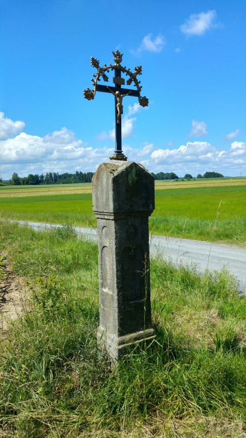 Foto: Martin Zehrer - Ein Feldkreutz zwischen Immenreuth und Kötzersdorf. Leider kann ich keine Inschrift mehr erkennen 