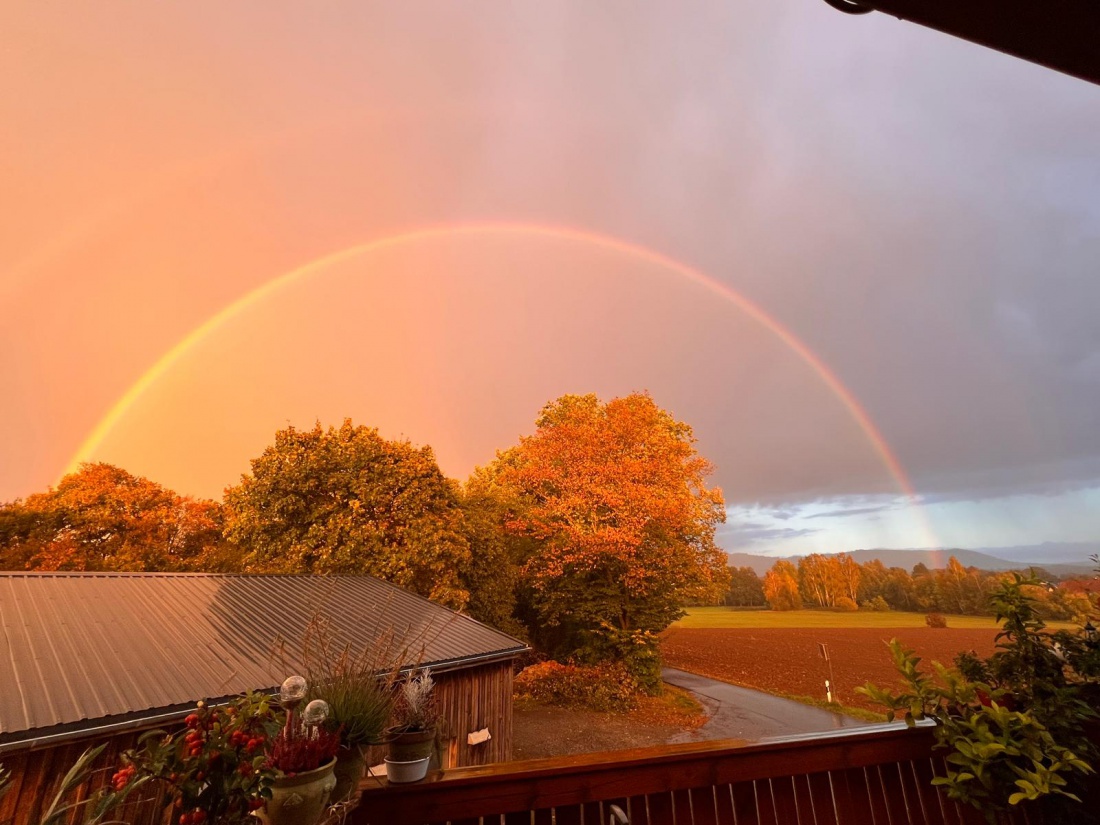 Ein wunderschöner Regenbogen erstrahlt über Kulmain...
