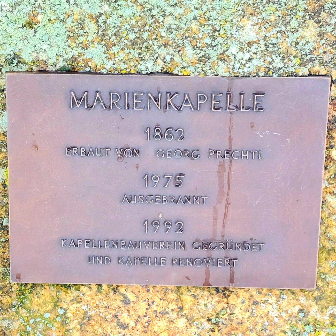 Foto: Martin Zehrer - Frühlingswanderung von Frankenreuth aus hoch nach Ölbrunn zum Scherm bzw. Zur Schönen Aussicht.<br />
Das Wetter war durchwachsen.<br />
Ca. 7 cm Schnee.<br />
Beim Rauflaufen, Bewölkt, 