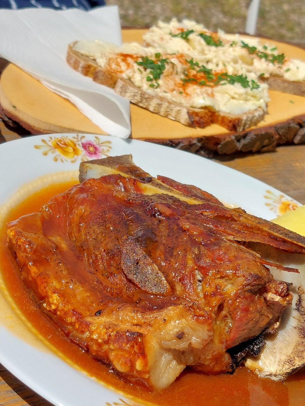 Foto: Martin Zehrer - Mittagessen am Reiserbesen,  zwischen Trevesen und Erbendorf, in der Kronau :-) 