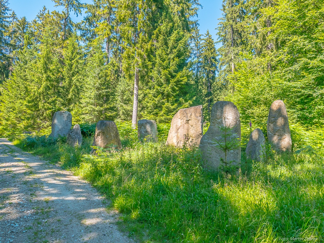 Foto: Martin Zehrer - Radtour von Kemnath nach Waldershof, quer durch den Kösseine-Wald...<br />
<br />
Ein Steinkreis irgendwo im Wald unterhalb der Kösseine... Unerwartetes Kunstwerk bei der Radtour! 