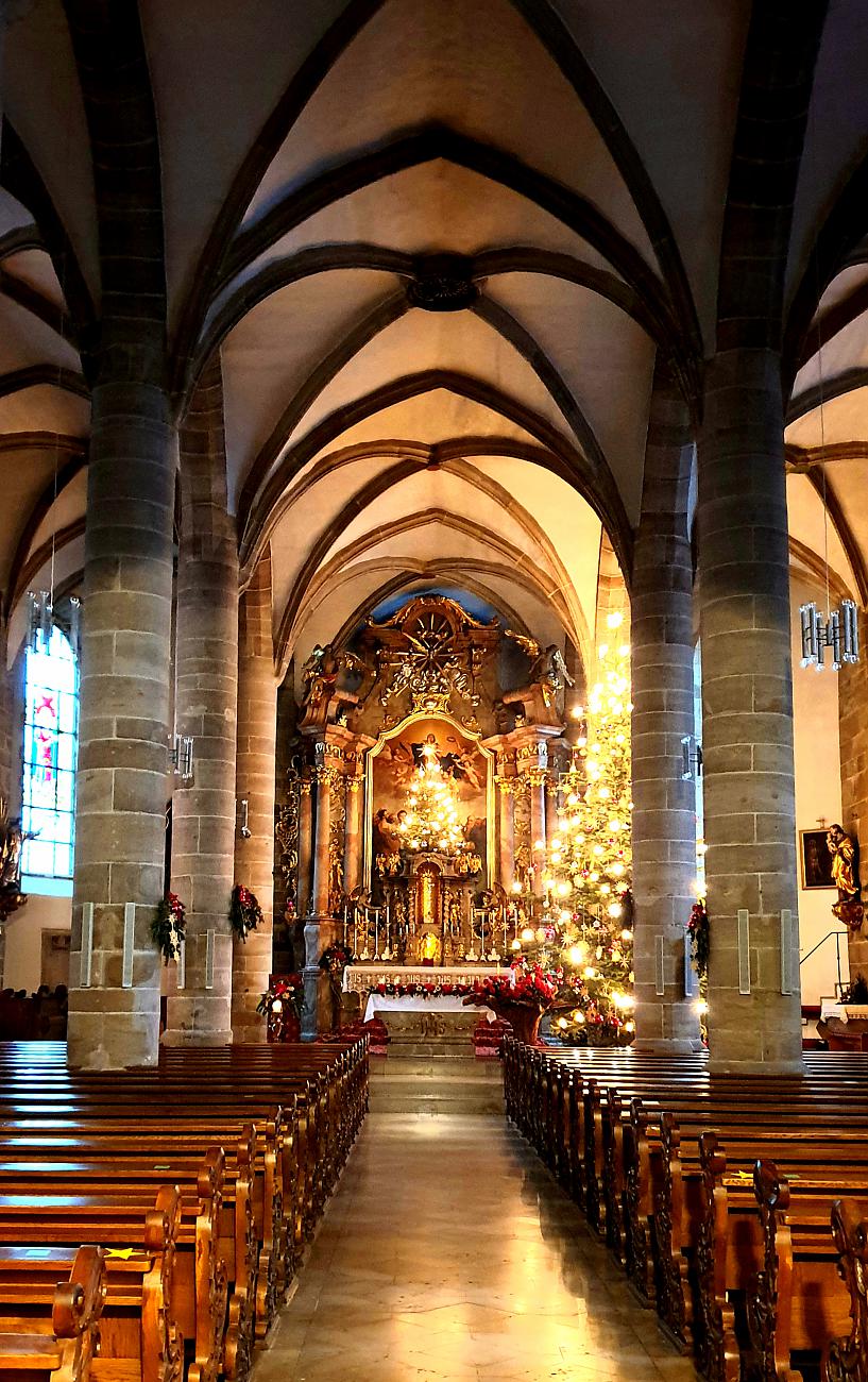 Foto: Martin Zehrer - Weihnachtliches Funkeln in einer wunderschönen Kirche, gleich hinterm Tor zur Oberpfalz...<br />
<br />
Bild mit freundlicher Genehmigung durch den Herrn Pfarrer der Kirche. 
