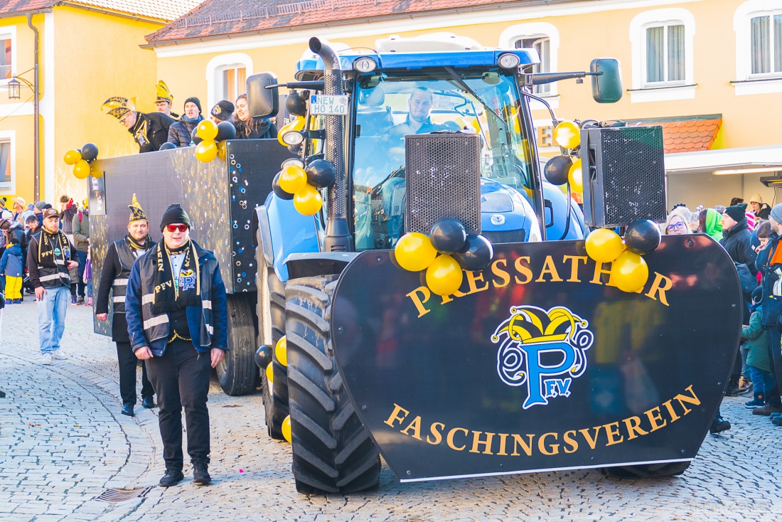Faschingszug durch Waldeck 2026 - WCV Helau!!!

Am 15. Februar 2026 war es wieder soweit. Tausende Besucher jubelten den Narren zu, das Wetter wurde wie bestellt, wunderschön. Die Sonne strahlte und alle Menschen waren voller Faschings-Laune. WCV Helau!!!!

