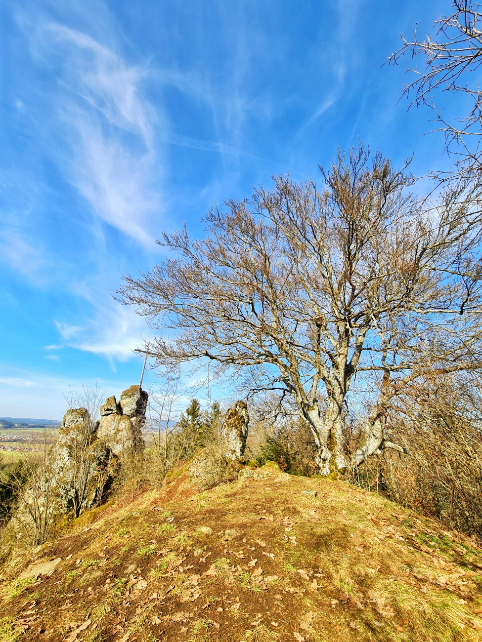 Foto: Jennifer Müller - Das Gipfelkreuz am Anzenstein. 