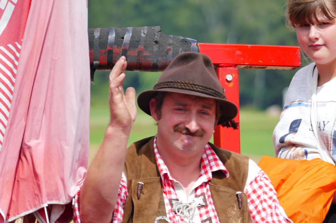 Foto: Martin Zehrer - Traktortreffen 2016 in Oberwappenöst<br />
Trotz Regen am Vormittag kamen an diesem Sonntag ca. 120 Oldtimer-Bulldogs und unzählige Besucher. Zum Mittag hin klarte das Wetter  