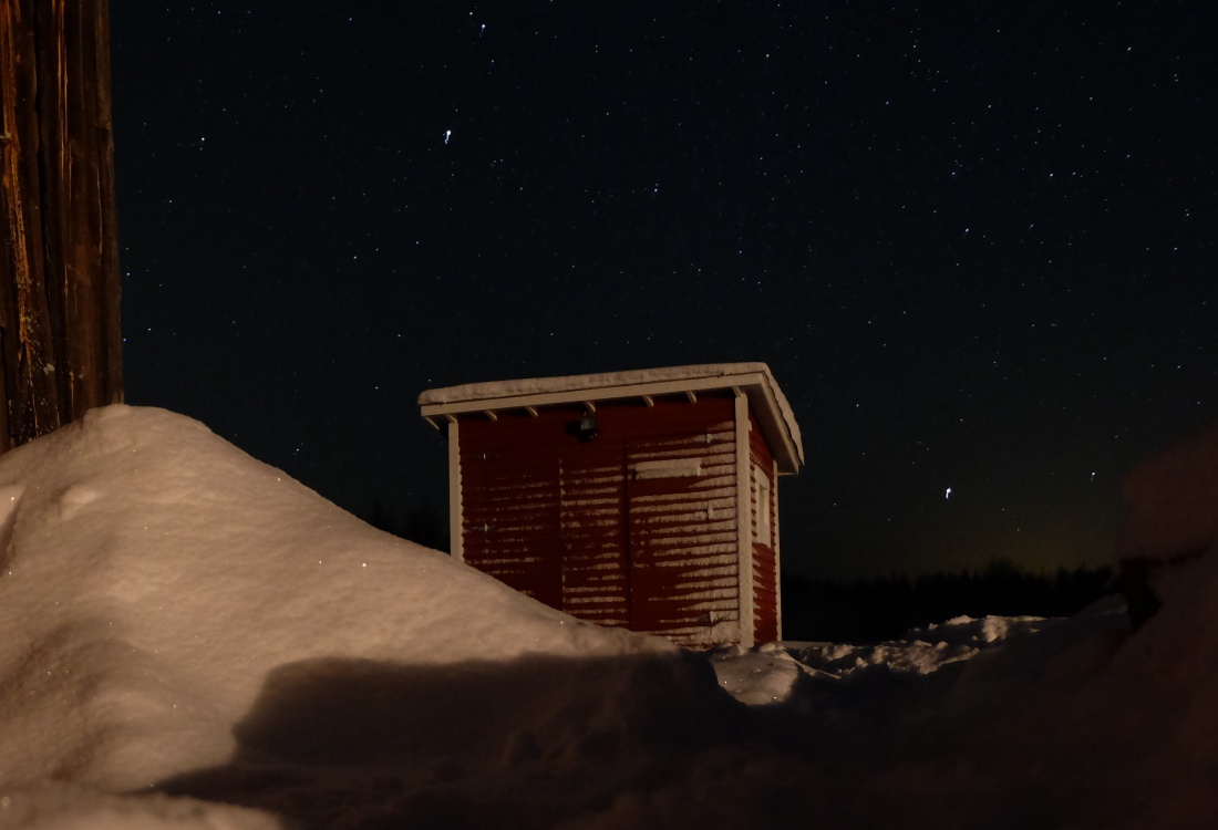 Foto: Martin Zehrer - Ein wunderschönes Scheißhaus unterm gigantisch klaren Sternenhimmel in Ostfinnland...<br />
Was für Hammer-Momente ;-) 