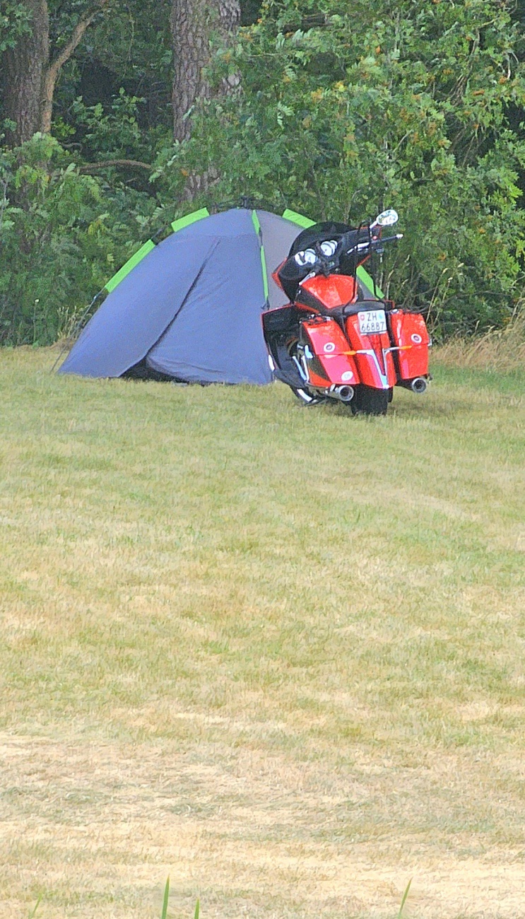 Der Tag danach... 
Aus der Schweiz angereist und im Zelt übernachtet...
Motorradtreffen in Kirchenpingarten