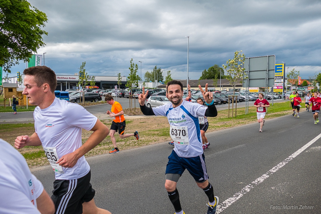 Foto: Martin Zehrer - Nofi-Lauf 2017: Start am Stadtplatz und Ziel beim Siemens... 5,9 Kilometer durch Kemnath und rund herum. Mehr als 8000 Teilnehmer fanden sich in Kemnath zusammen um die S 