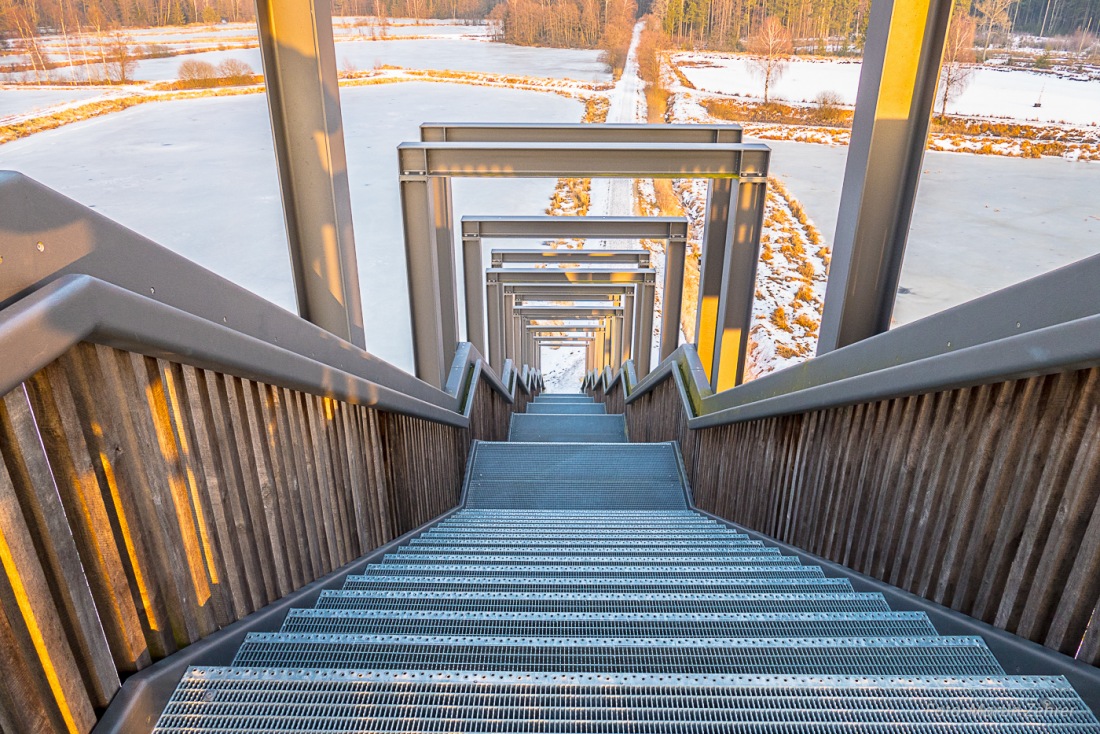 Foto: Martin Zehrer - Himmelsleiter bei Tirschenreuth - Wenn man von der einen Seite die Treppenstufen erklommen hat, kann man auf der anderen Seite wieder runter laufen... 