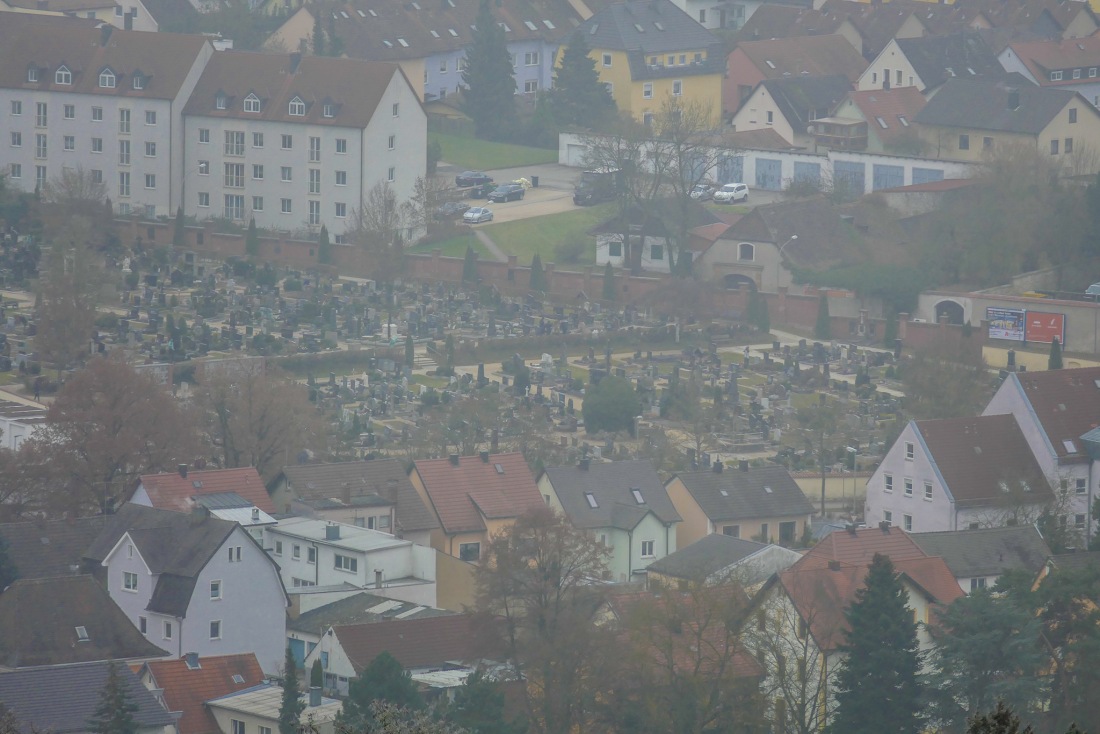 Foto: Martin Zehrer - Der Amberger Friedhof im Nebel... Vom Maria-Hilf-Berg aus fotografiert 