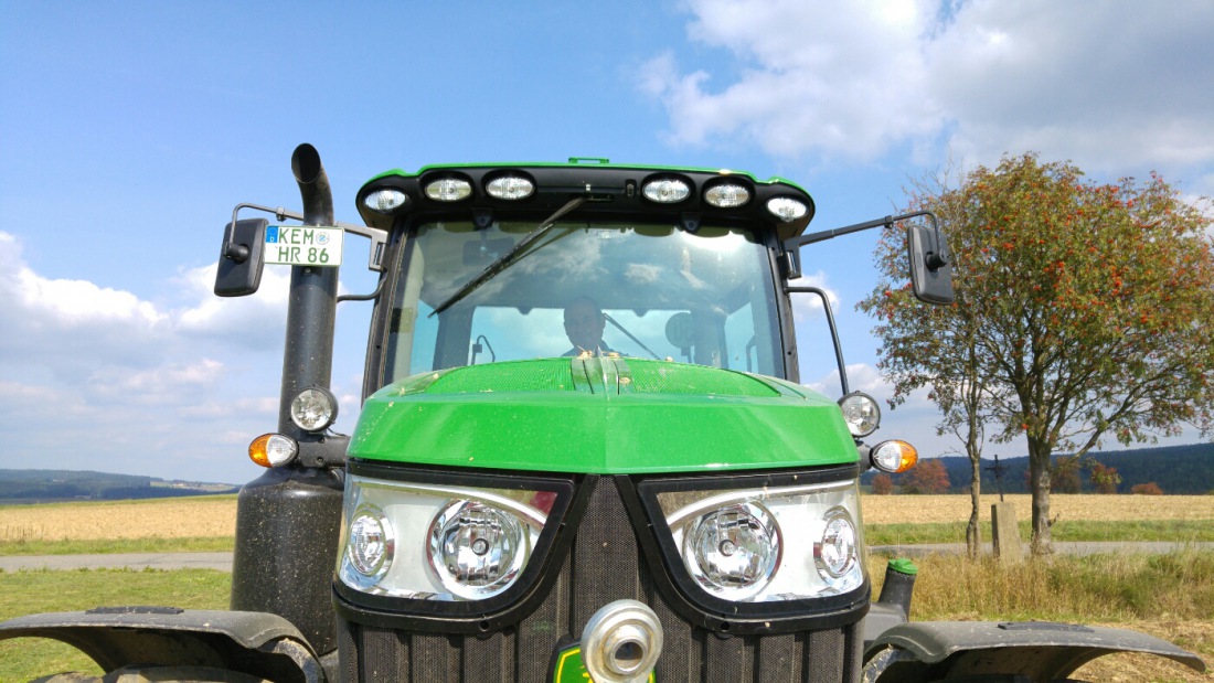 Foto: Martin Zehrer - Schau mir in die Augen -  Was für ein BLICK! John Deere 6155R 