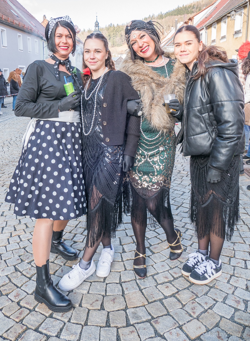 Faschingszug durch Waldeck 2026 - WCV Helau!!!

Am 15. Februar 2026 war es wieder soweit. Tausende Besucher jubelten den Narren zu, das Wetter wurde wie bestellt, wunderschön. Die Sonne strahlte und alle Menschen waren voller Faschings-Laune. WCV Helau!!!!
