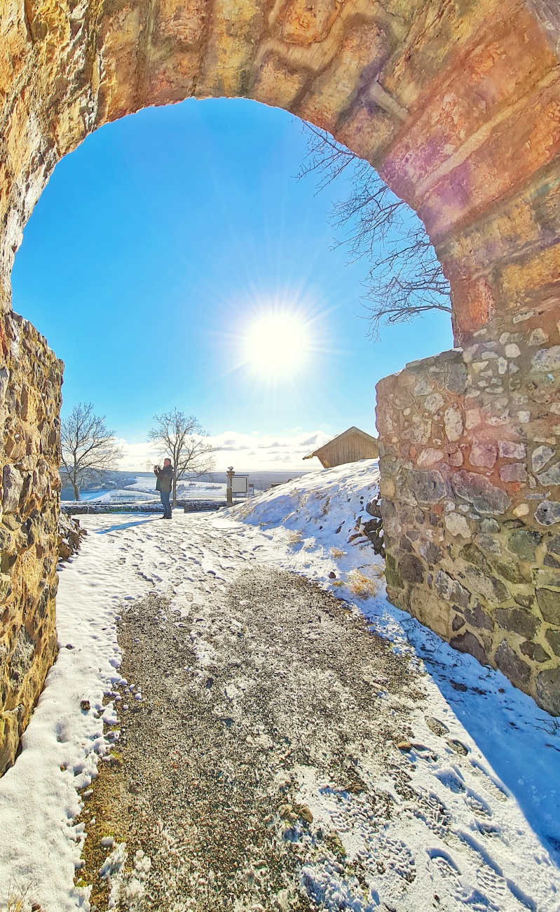 Foto: Jennifer Müller - Heilig-Dreikönig-Wanderung von Köglitz hoch zum Schlossberg. Absolutes Bilderbuchwetter und im Rucksack eine kleine Stärkung;-) 