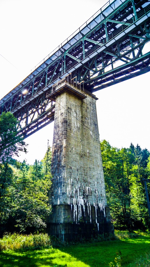 Foto: Martin Zehrer - Die Bahnbrücke bei Neusorg... Schätzungsweise 45 Meter hoch? 