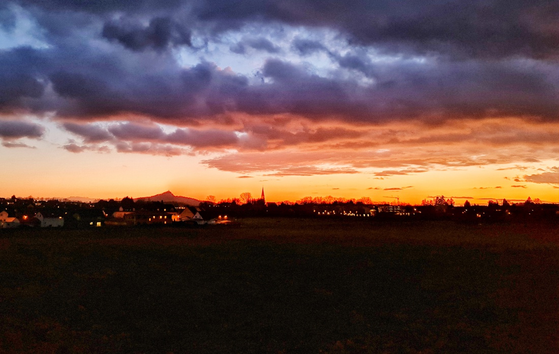 Foto: Jennifer Müller - Sundowner-Foto... Kemnath von Eisersdorf aus gesehen. Vor-Frühlings-Sonnenuntergang. 