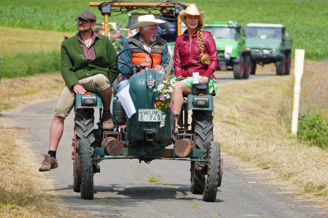 Foto: Martin Zehrer - Traktortreffen 2016 in Oberwappenöst<br />
Trotz Regen am Vormittag kamen an diesem Sonntag ca. 120 Oldtimer-Bulldogs und unzählige Besucher. Zum Mittag hin klarte das Wetter  