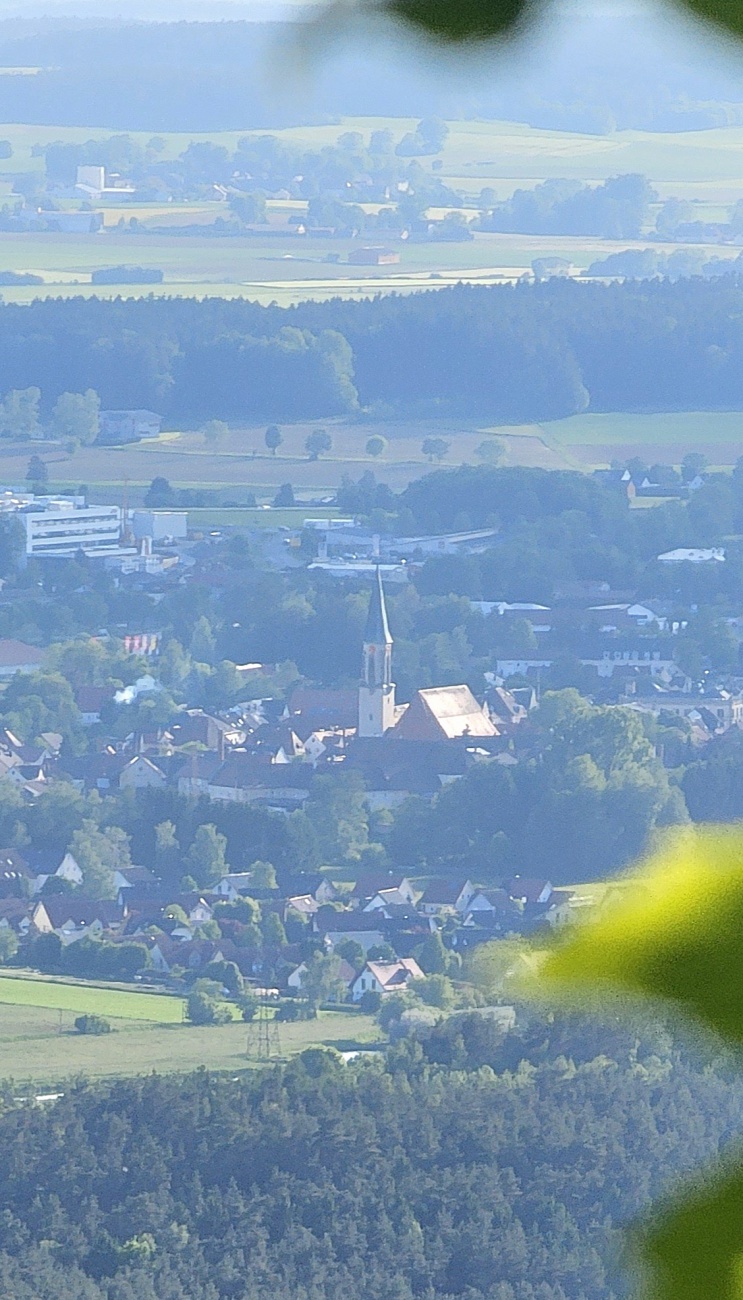 Die kemnather Stadtkirche, vom Armesberg aus gesehen...