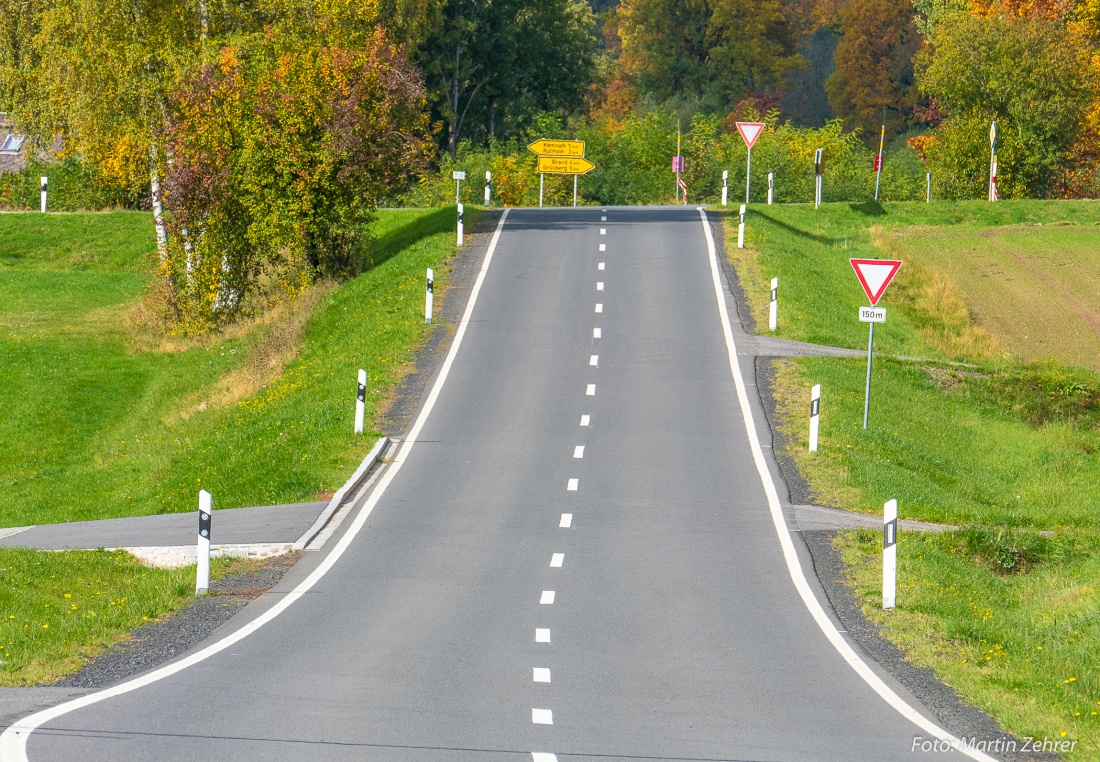 Foto: Martin Zehrer - Straße bei Aign Nähe Kulmain im Herbst 2017... 