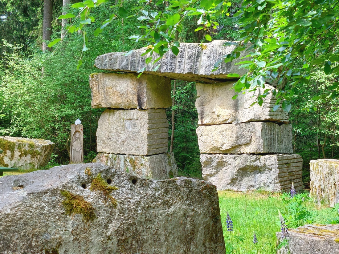 Foto: Martin Zehrer - Ein wunderschönes Stück Erde bei Neusorg im Wald.<br />
<br />
Dieses Denkmal dient der Erinnerung an den Erbfolge-Krieg 1504. 