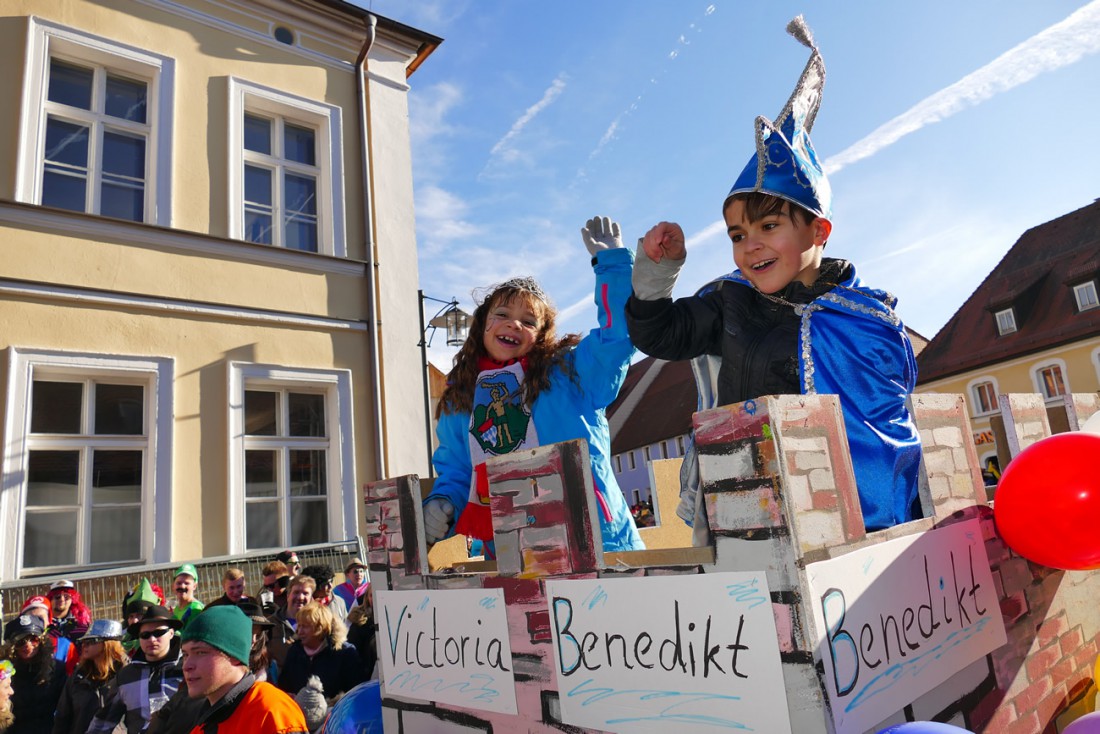 Foto: Martin Zehrer - Mini-Prinzenpaar WCV - Hellaauuuu!!!<br />
<br />
44. Faschingszug durch Waldeck am 7. Februar 2016!<br />
<br />
Tanzen, lachen und Gaudi machen ;-)<br />
<br />
Viele Gaudiwagen und unzählige Besuch 
