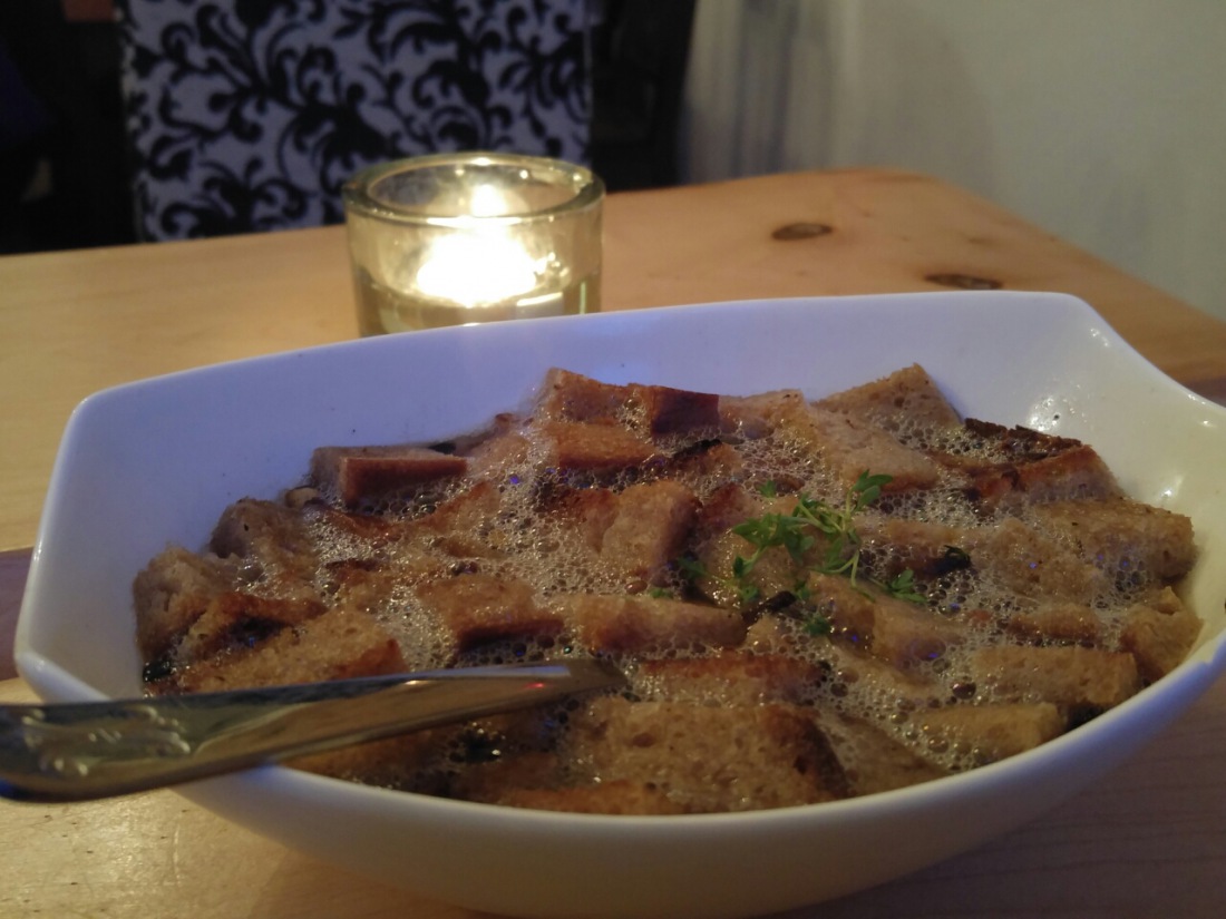 Foto: Martin Zehrer - Tatsächlich: Im Schaffnerlos in Waldershof gibts Brotsuppe... Bei Kerzenlicht ;-) 