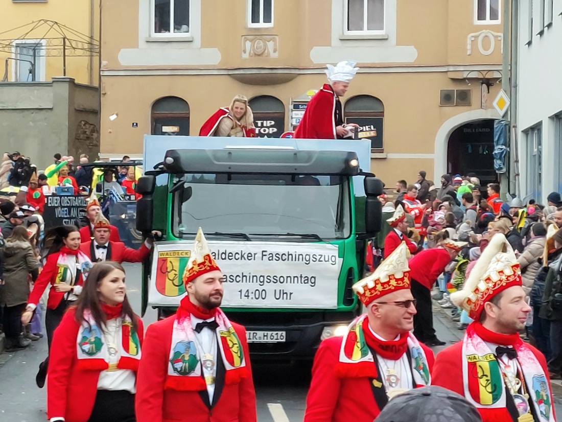 Foto: Martin Zehrer - Gigantischer Faschingszug durch Pressath, Helau - Was für eine stimmungsvolle Gaudi!!! 