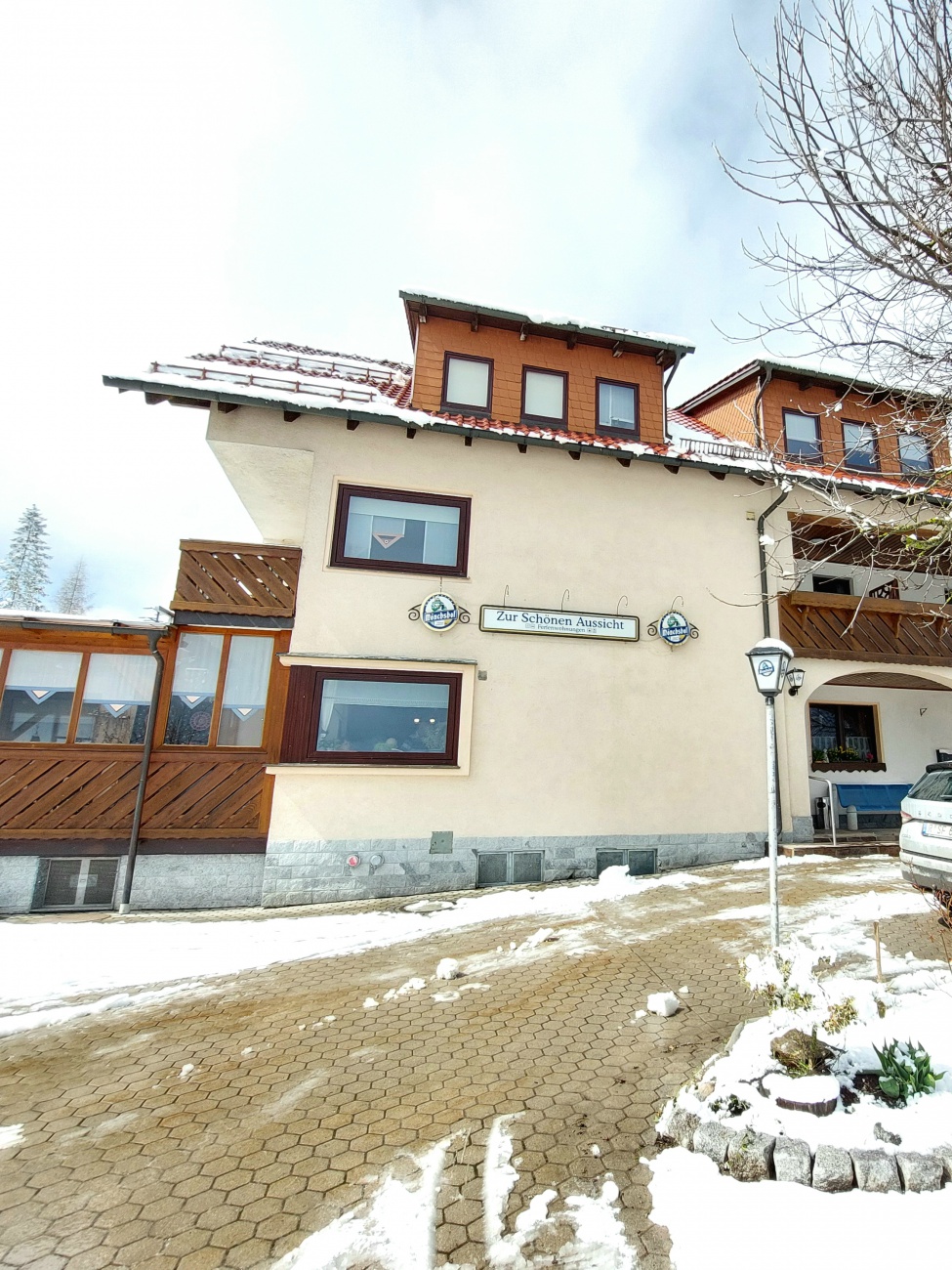 Foto: Martin Zehrer - Frühlingswanderung von Frankenberg aus hoch nach Ölbrunn zum Scherm bzw. Zur Schönen Aussicht.<br />
Das Wetter war durchwachsen.<br />
Ca. 7 cm Schnee.<br />
Beim Rauflaufen, Bewölkt,  