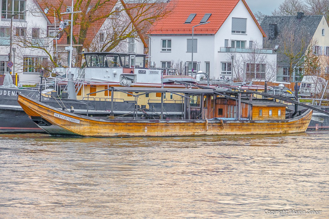 Foto: Martin Zehrer - Zufallsfund am 12. Januar 2016 - Die Siebnerin - Ein Nachbau eines historischen Salztransporters. Fährt heute als Erlebnis-Schiff auf der Donau umher. 